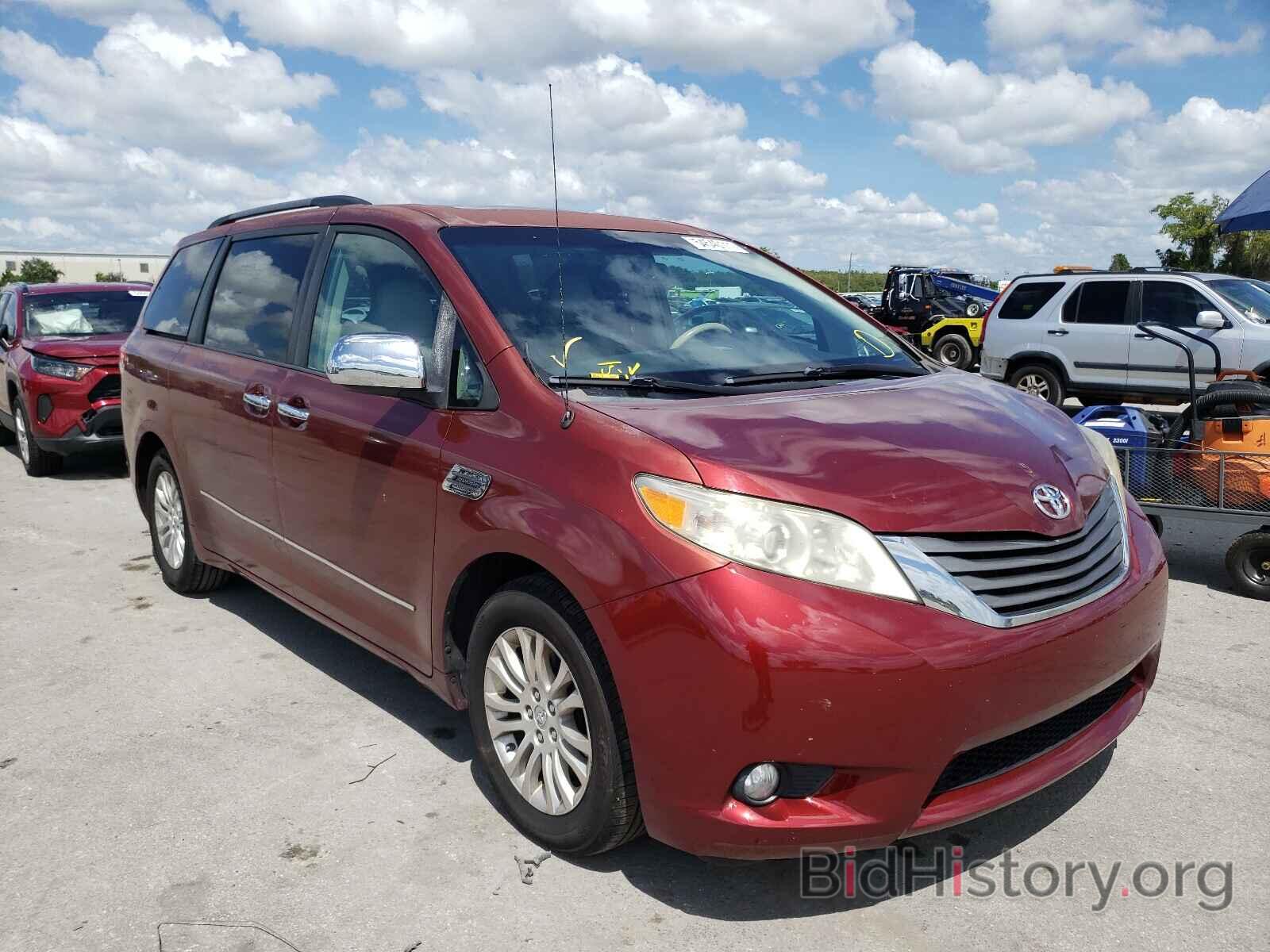 Photo 5TDYK3DC7BS064863 - TOYOTA SIENNA 2011