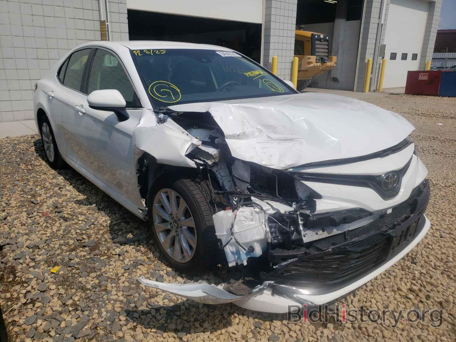 Photo 4T1B11HK0JU081346 - TOYOTA CAMRY 2018