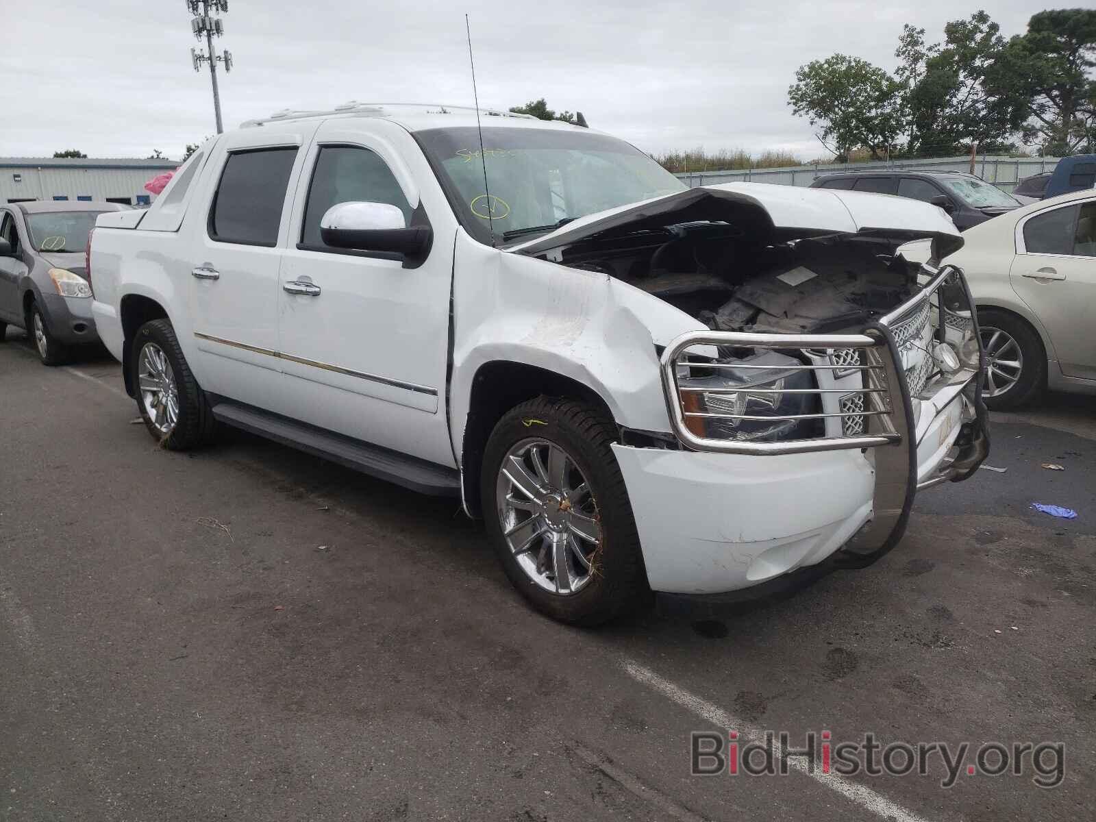 Photo 3GNVKGE00AG116479 - CHEVROLET AVALANCHE 2010