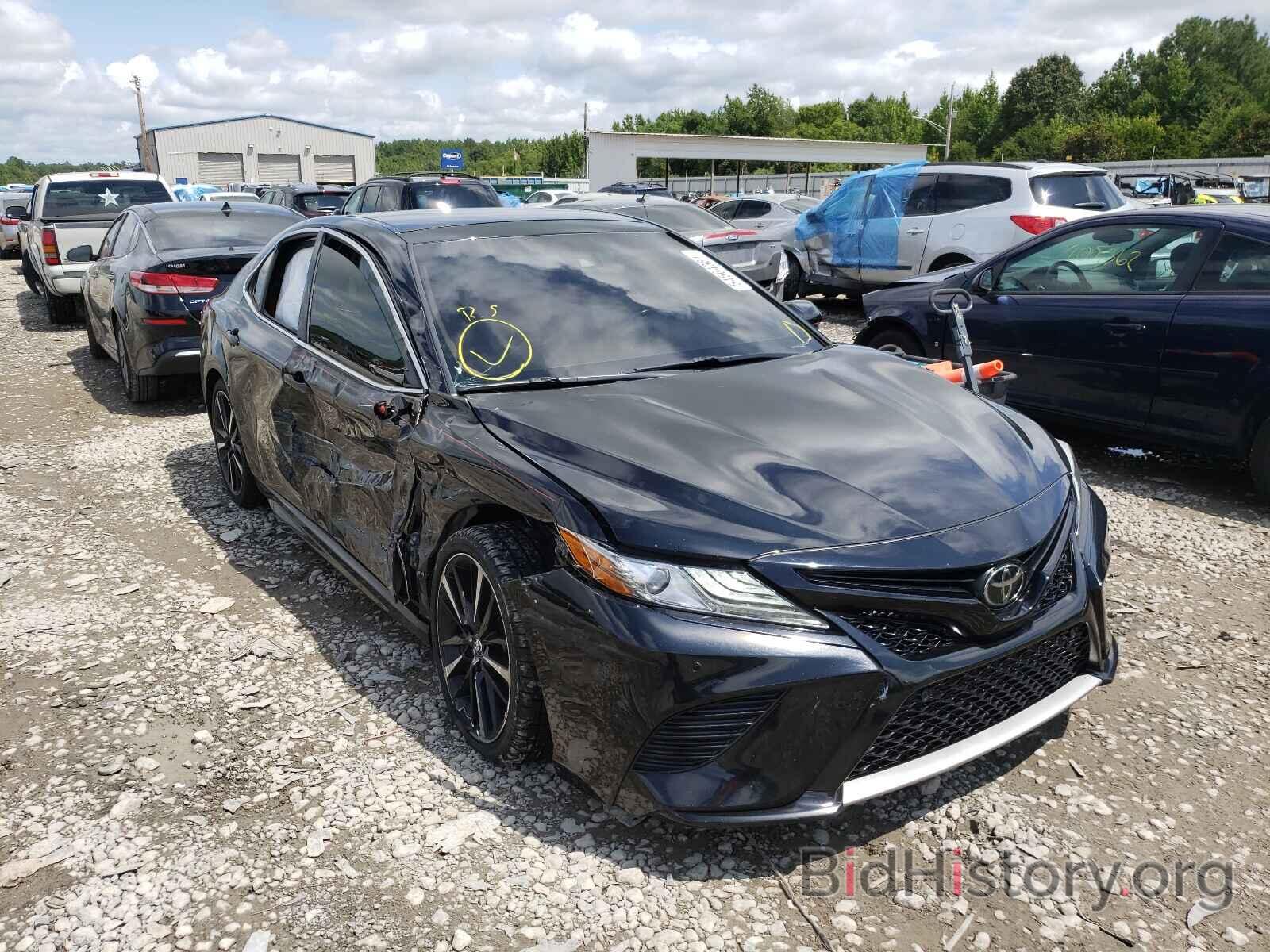 Photo 4T1B61HK3JU153156 - TOYOTA CAMRY 2018