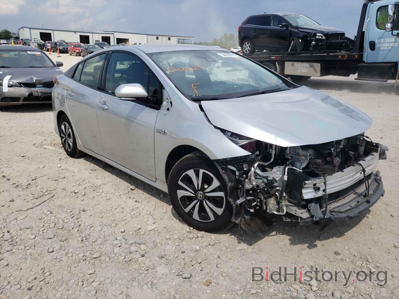 Photo JTDKARFP9H3042529 - TOYOTA PRIUS 2017