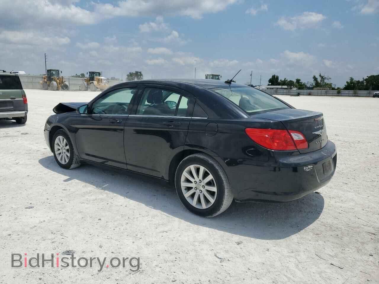 2010 CHRYSLER SEBRING - VIN: 1C3CC5FB1AN130050 - Фото 2