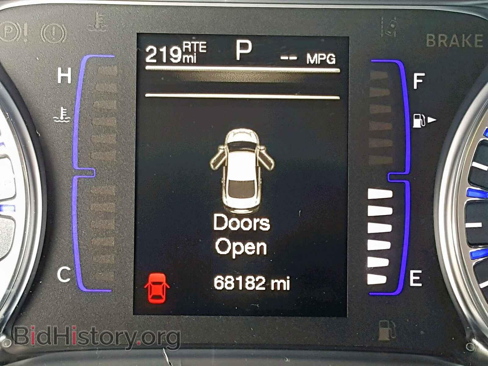 2016 CHRYSLER 200 - VIN: 1C3CCCABXGN105975 - Photo 8