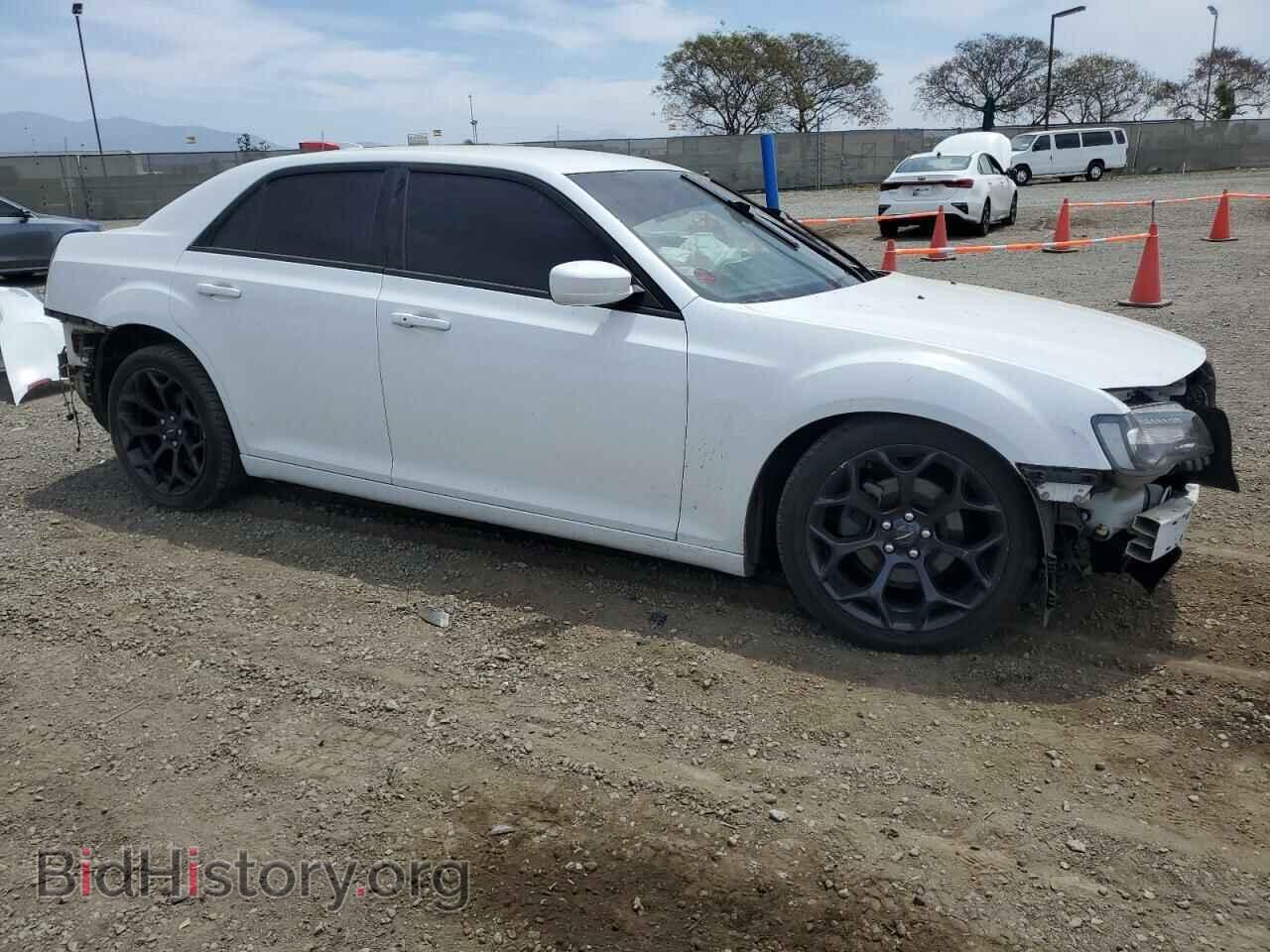 2019 CHRYSLER 300 - VIN: 2C3CCABG5KH697835 - Фото 4