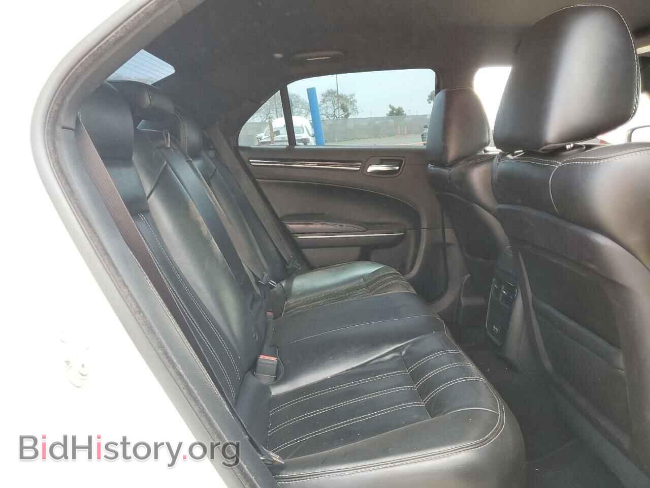 2019 CHRYSLER 300 - VIN: 2C3CCABG5KH697835 - Фото 10
