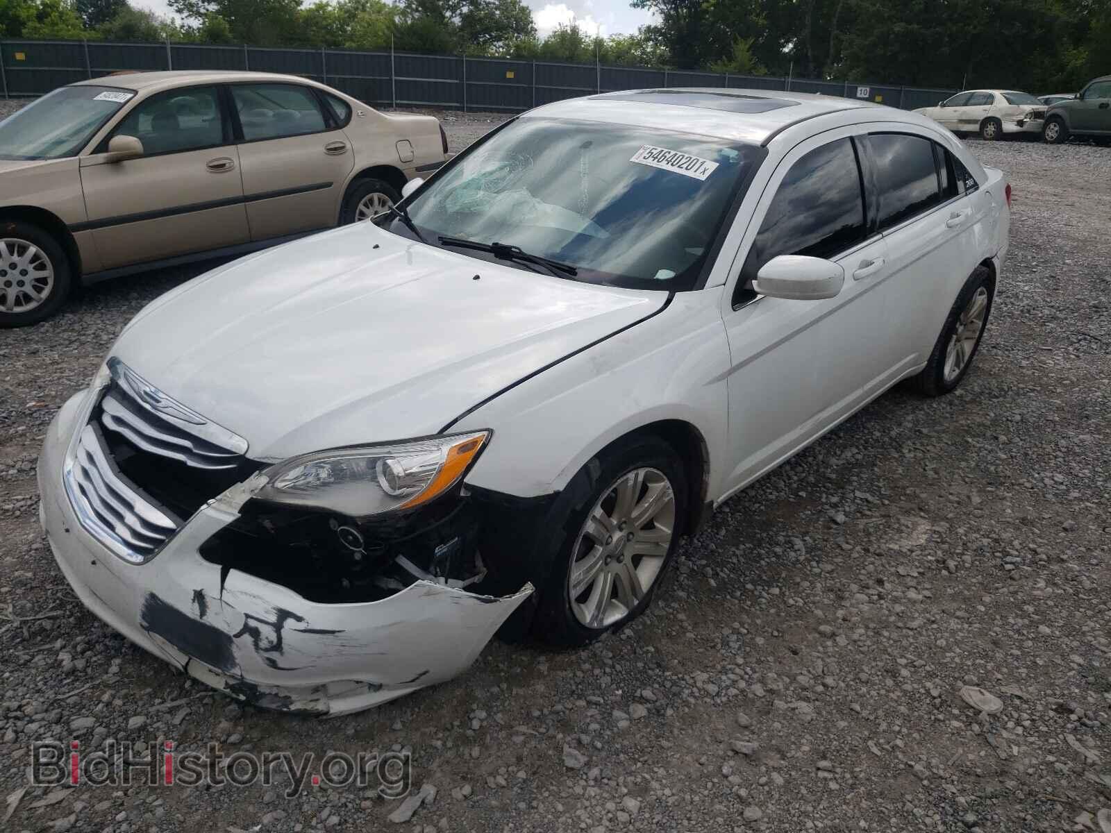 2013 CHRYSLER 200 - VIN: 1C3CCBBB0DN600982 - Photo 2