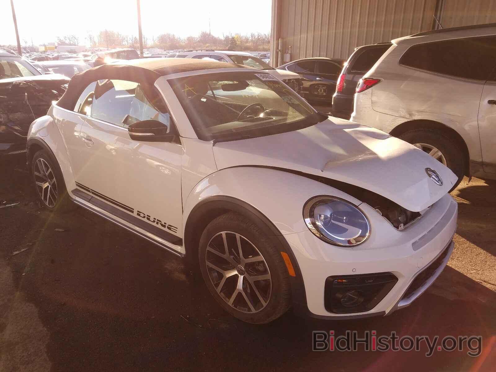 Photo 3VWT17AT3HM814774 - VOLKSWAGEN BEETLE 2017