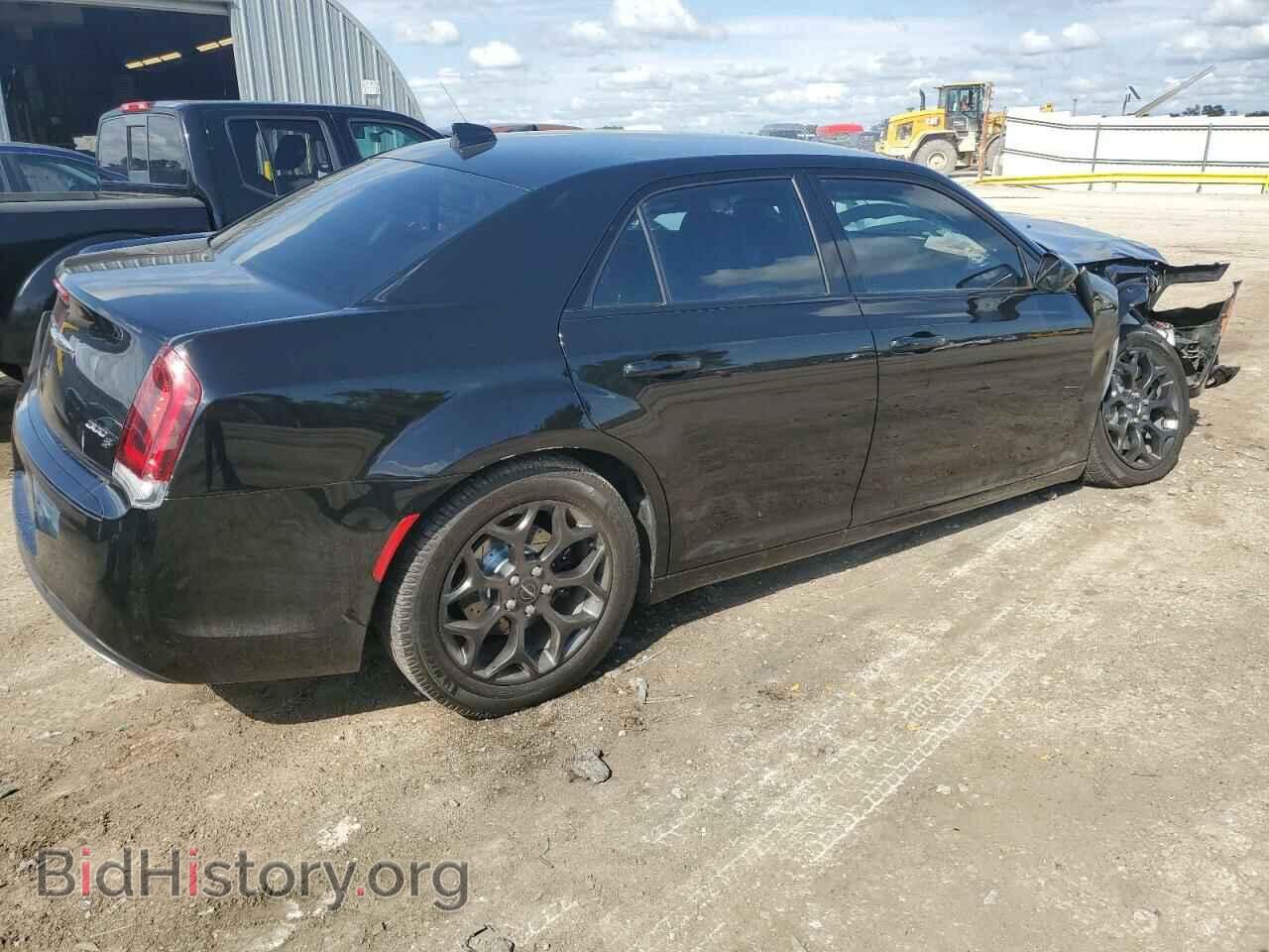 2019 CHRYSLER 300 - VIN: 2C3CCAGG8KH698471 - Фото 3