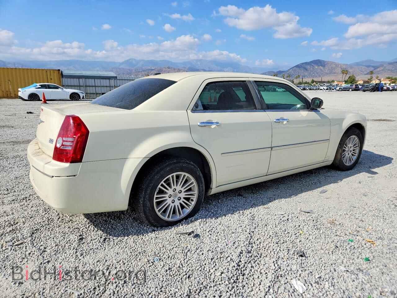 2010 CHRYSLER 300 - VIN: 2C3CA5CV3AH325841 - Photo 3