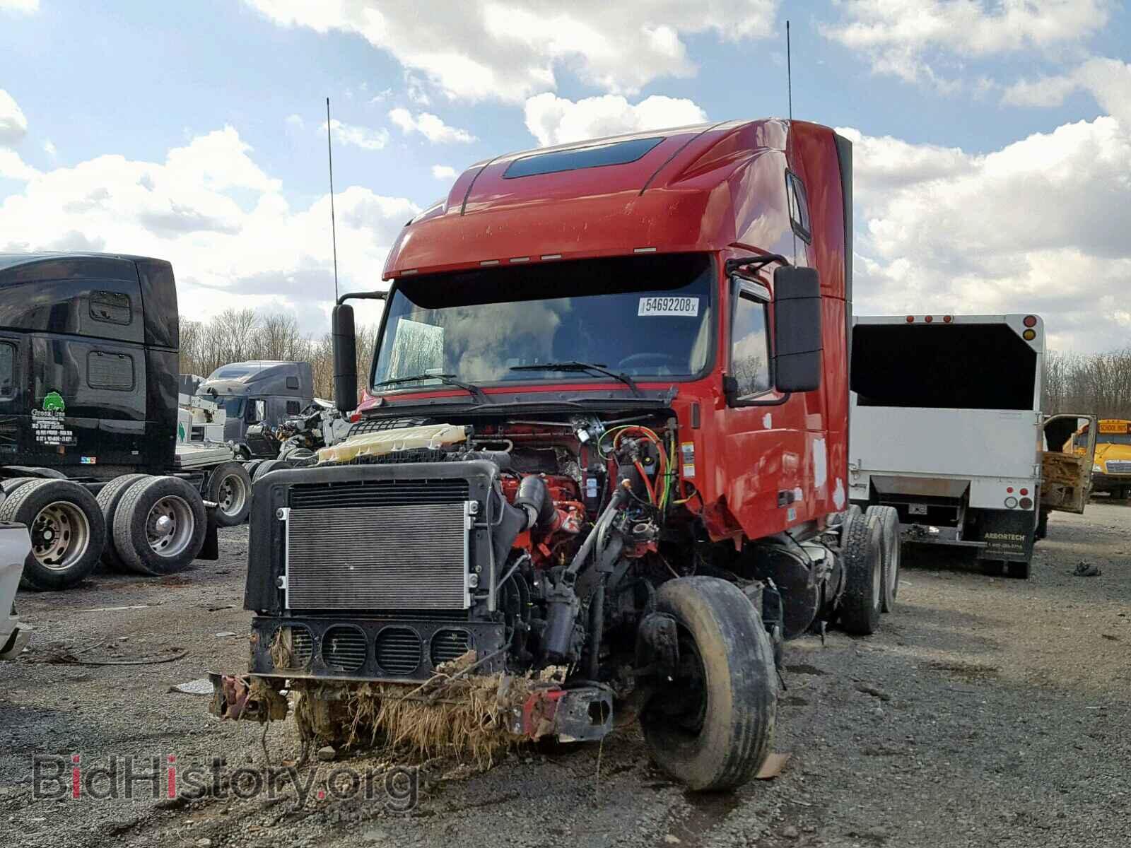 2011 VOLVO VNL - VIN: 4V4NC9TH2B282302 - Фото 2