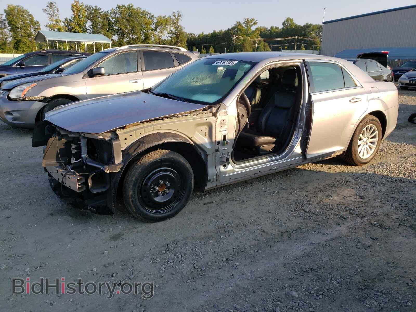 2013 CHRYSLER 300 - VIN: 2C3CCAAG3DH738967 - Фото 2