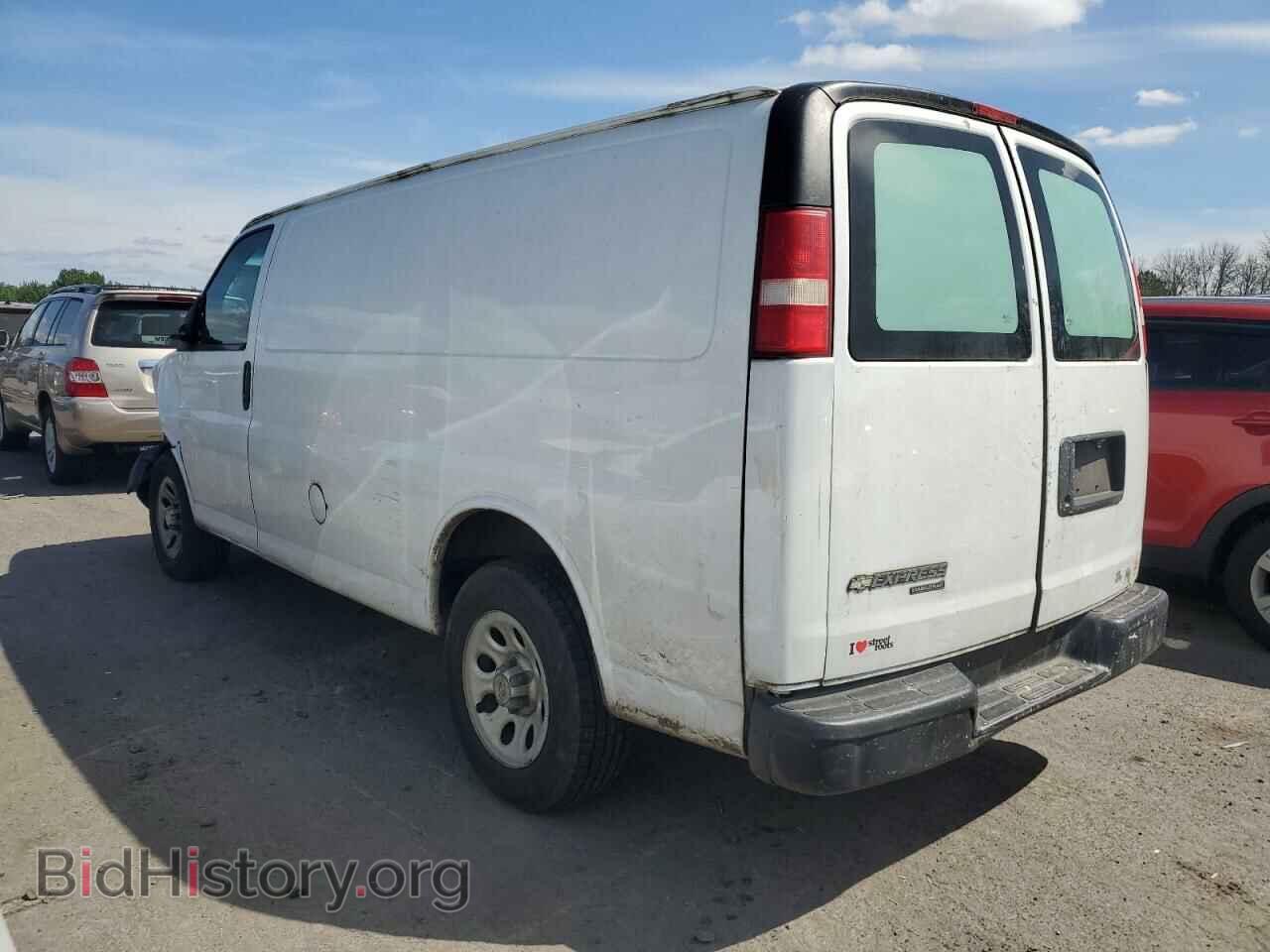 2011 CHEVROLET EXPRESS - VIN: 1GCSGAFX7B1126898 - Фото 2
