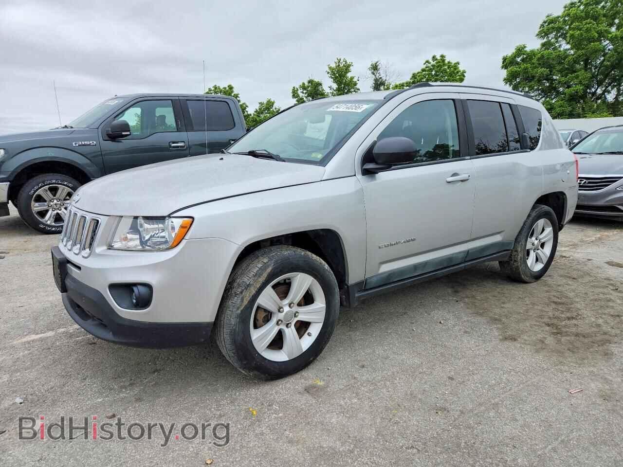 Photo 1J4NF1FB2BD159093 - JEEP COMPASS 2011