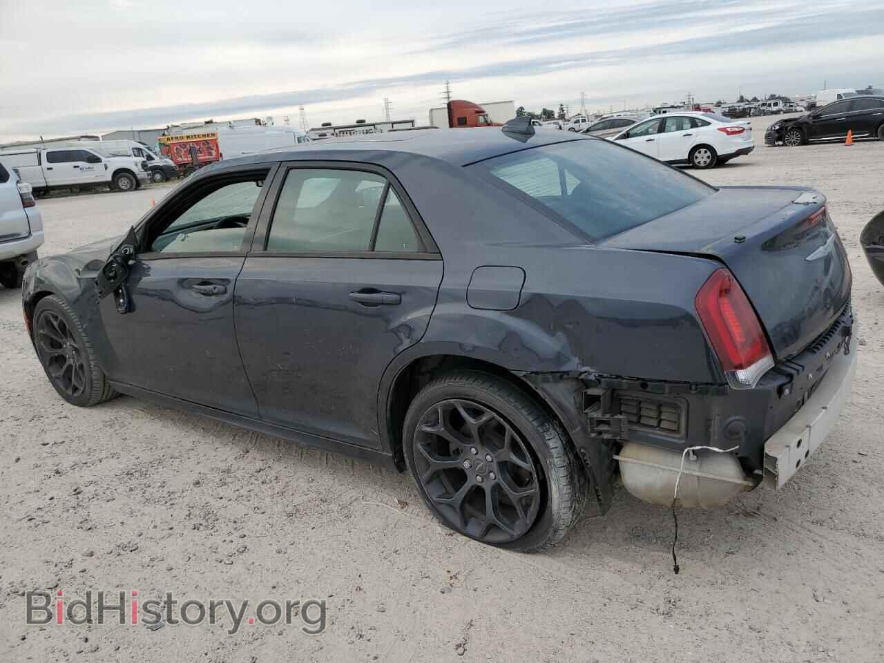 2019 CHRYSLER 300 - VIN: 2C3CCABT5KH556163 - Photo 2