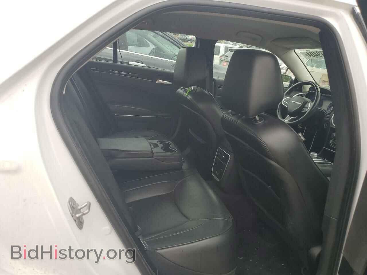2018 CHRYSLER 300 - VIN: 2C3CCAEG0JH243440 - Фото 10