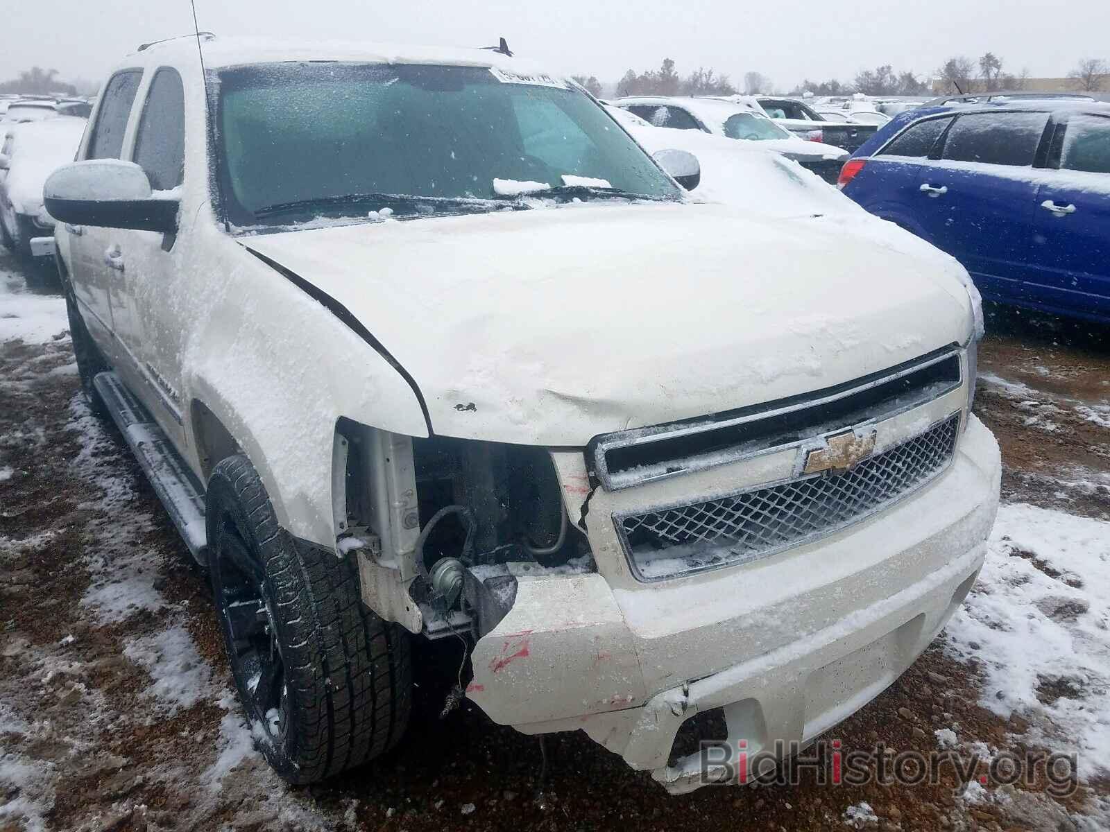 Photo 3GNVKGE02AG234758 - CHEVROLET AVALANCHE 2010
