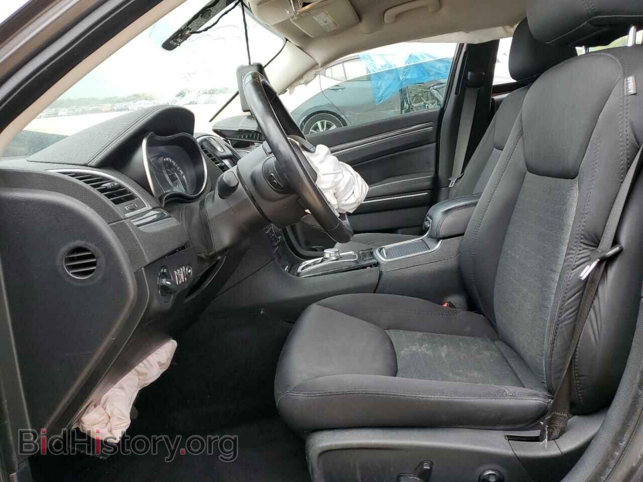 2019 CHRYSLER 300 - VIN: 2C3CCAAG4KH745939 - Фото 7