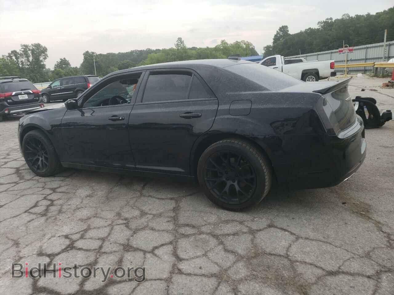 2019 CHRYSLER 300 - VIN: 2C3CCAAG9KH755480 - Фото 2