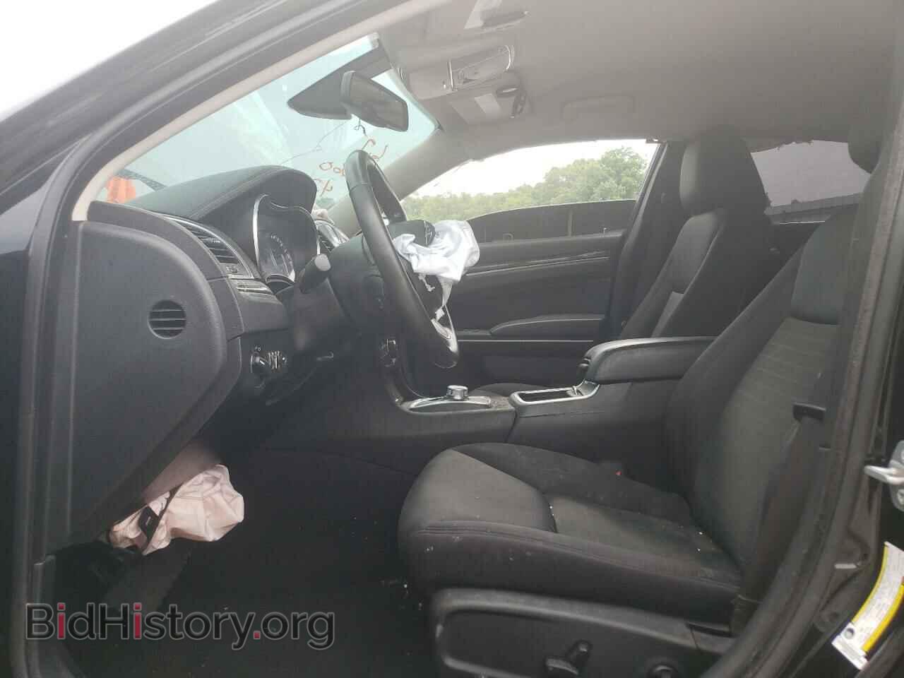 2019 CHRYSLER 300 - VIN: 2C3CCAAG9KH755480 - Фото 7