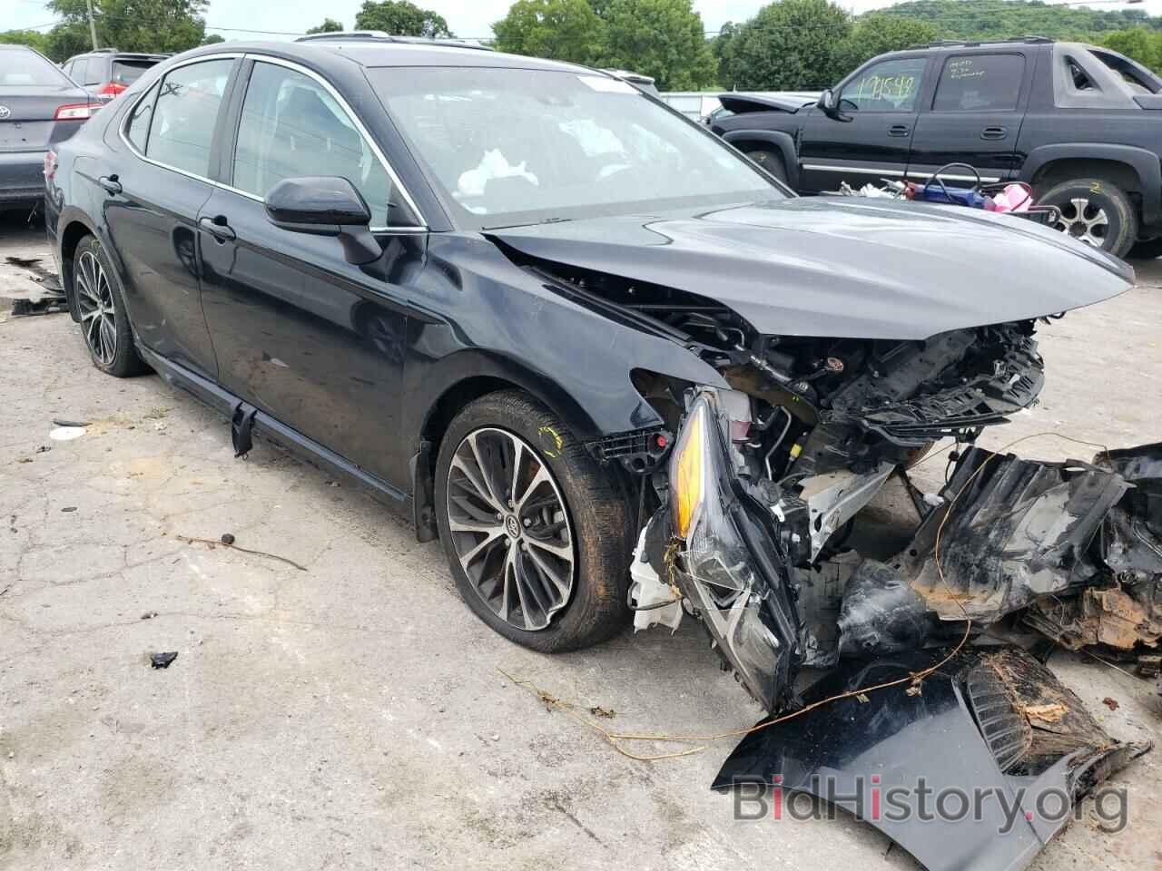 Photo 4T1B11HK0JU140704 - TOYOTA CAMRY 2018