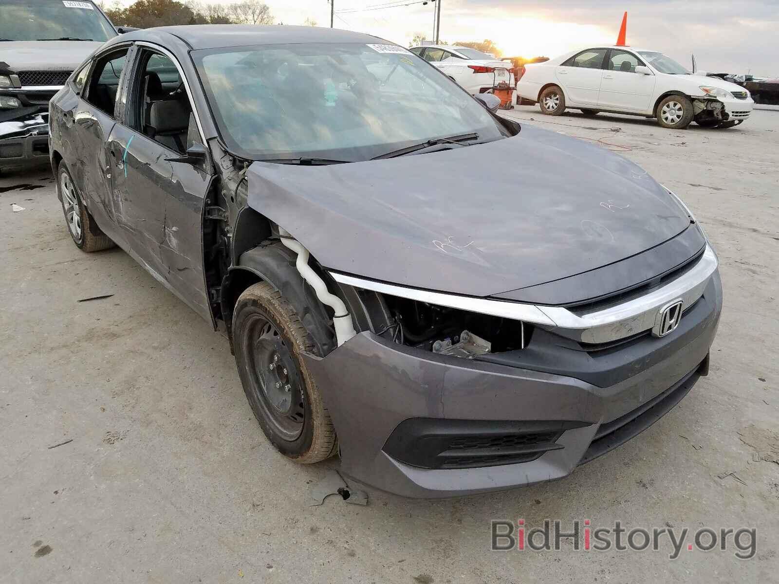 Photo 19XFC2F52JE027967 - HONDA CIVIC LX 2018