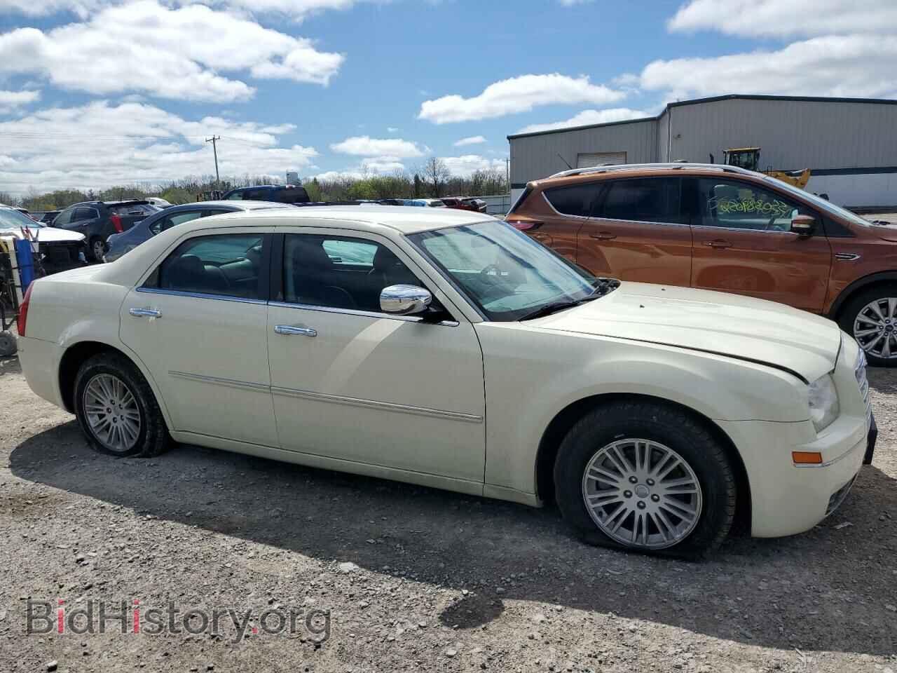 2010 CHRYSLER 300 - VIN: 2C3CA5CV1AH241629 - Фото 4