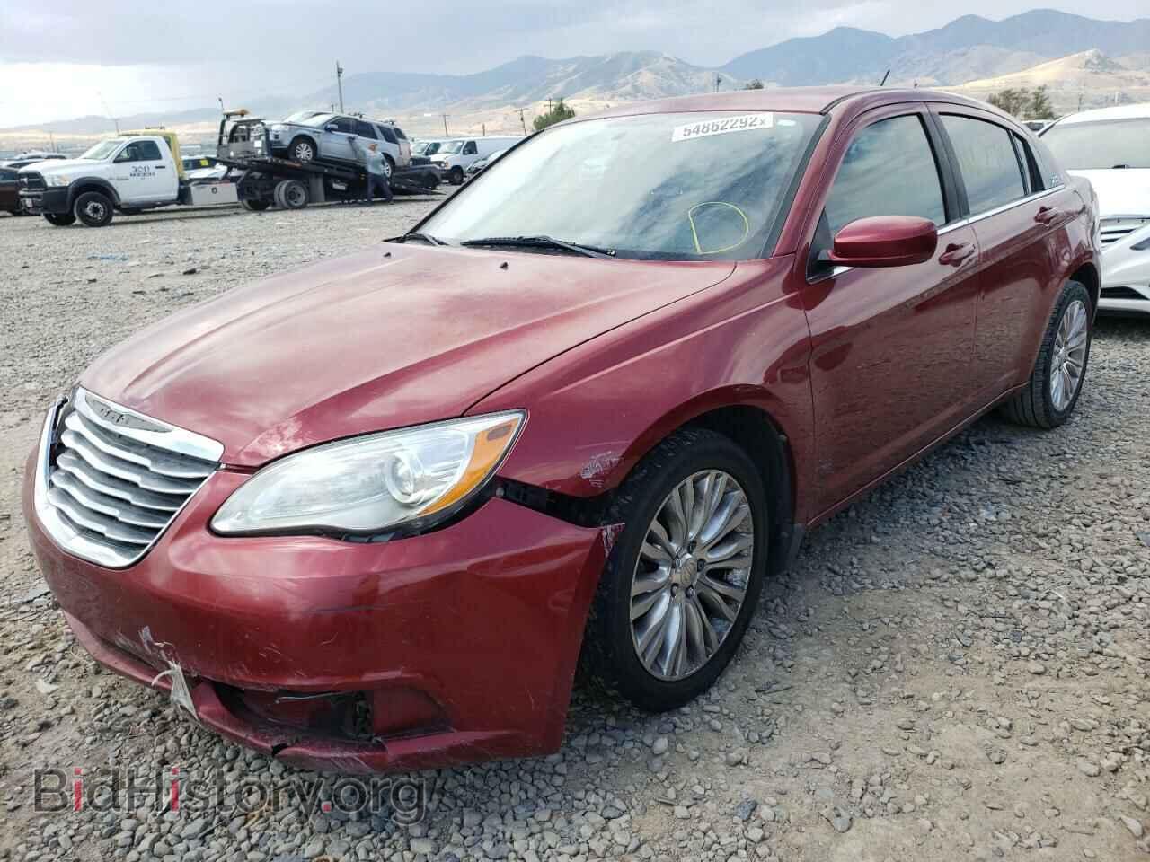 2013 CHRYSLER 200 - VIN: 1C3CCBAB3DN685561 - Фото 2