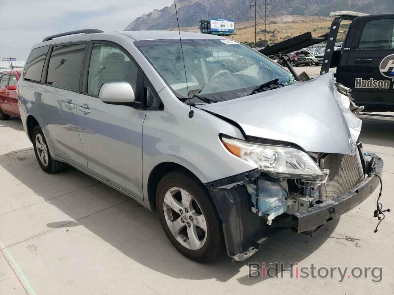 Photo 5TDKK3DC0BS101743 - TOYOTA SIENNA 2011