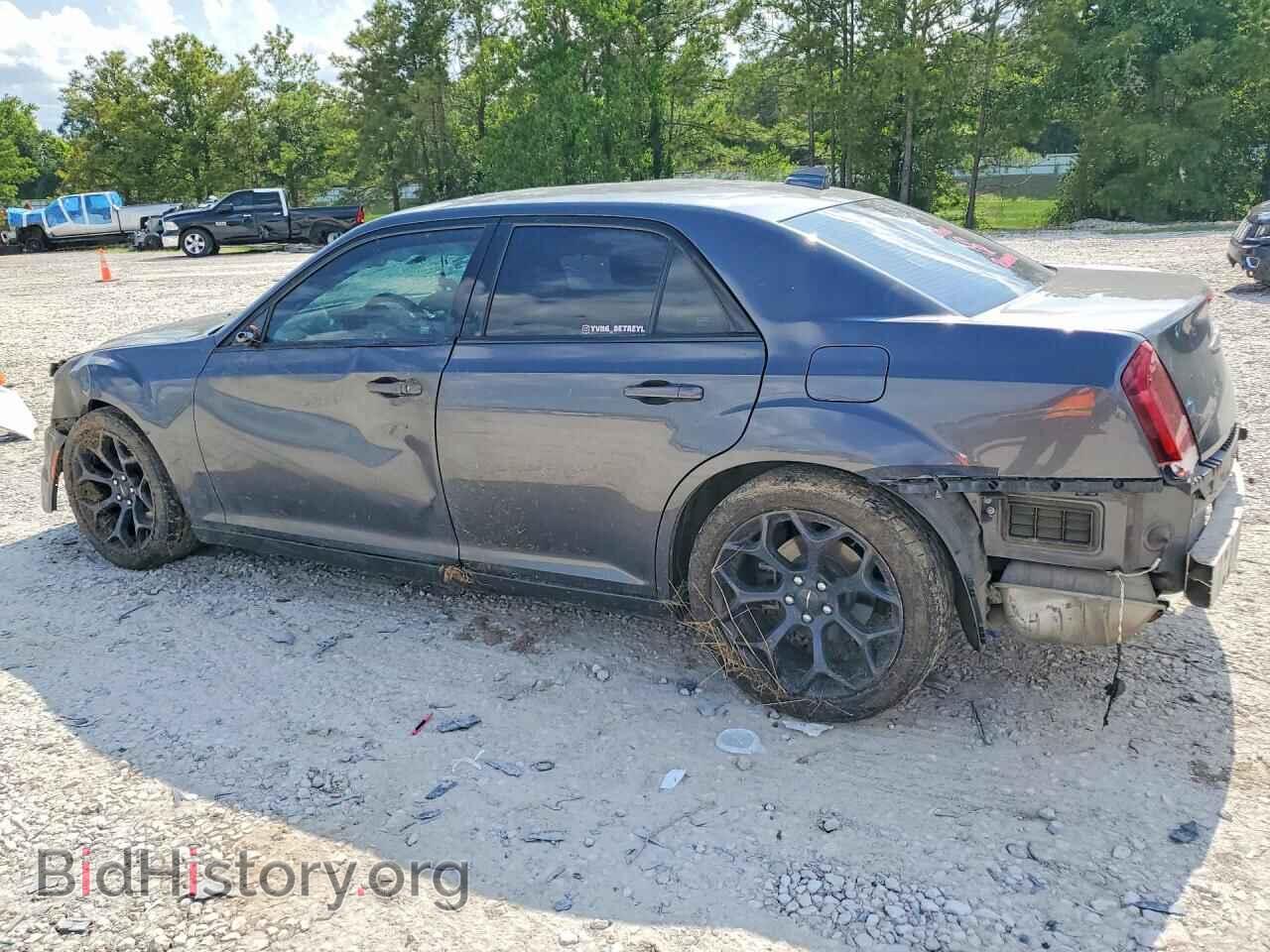 2019 CHRYSLER 300 - VIN: 2C3CCABG2KH686520 - Фото 2