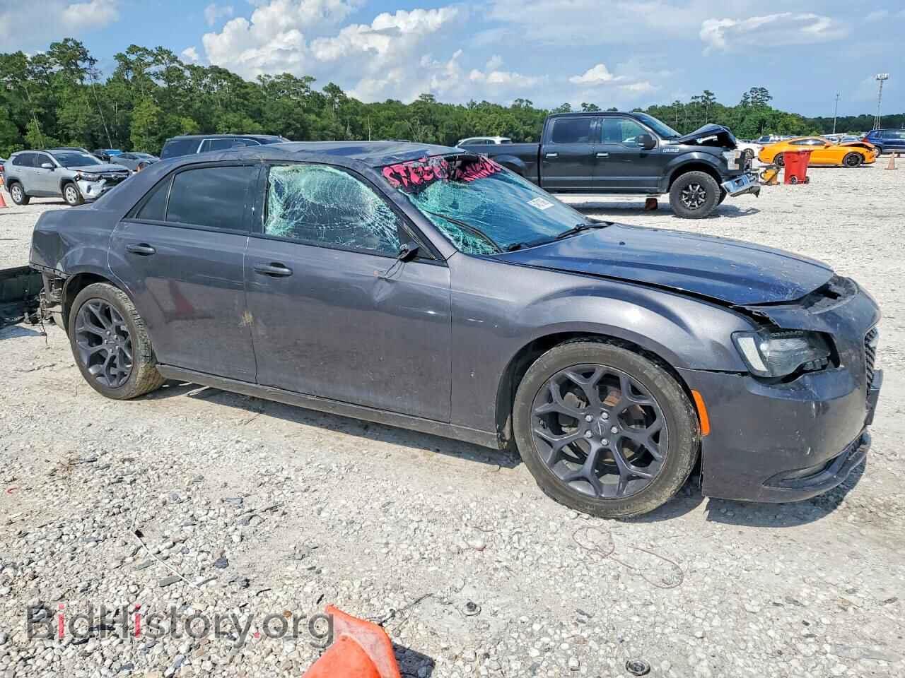2019 CHRYSLER 300 - VIN: 2C3CCABG2KH686520 - Фото 4