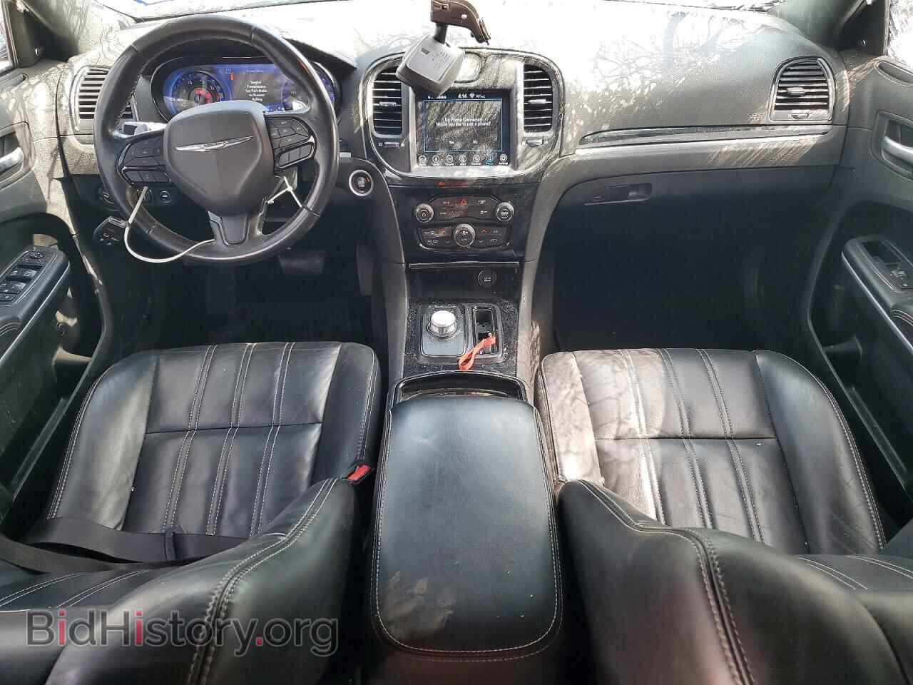 2019 CHRYSLER 300 - VIN: 2C3CCABG2KH686520 - Фото 8