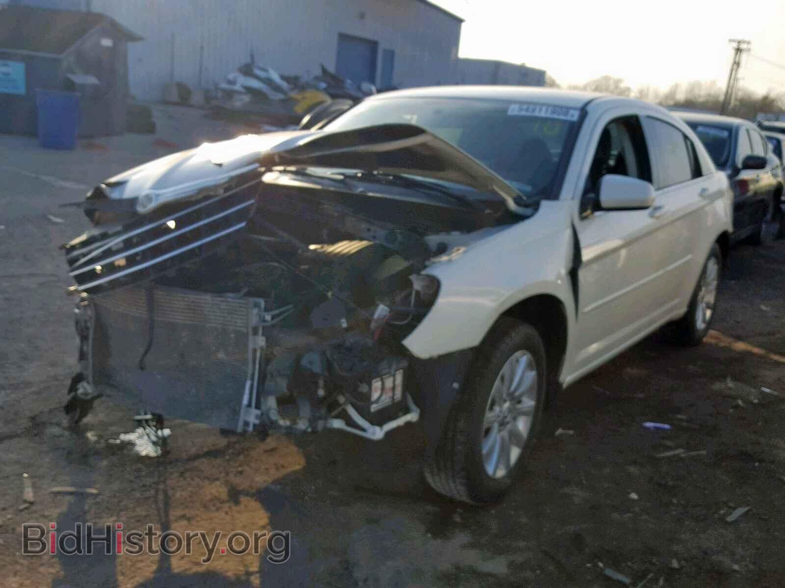 2010 CHRYSLER SEBRING - VIN: 1C3CC5FD2AN192221 - Photo 2