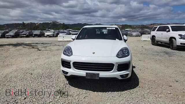 2017 PORSCHE CAYENNE - VIN: WP1AB2A25HLA52601 - Photo 14
