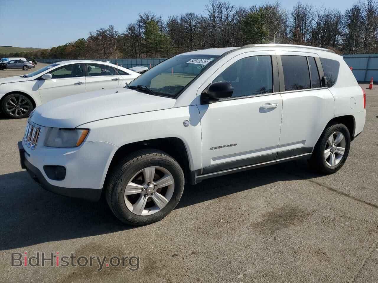 Photo 1J4NF1FB1BD154340 - JEEP COMPASS 2011