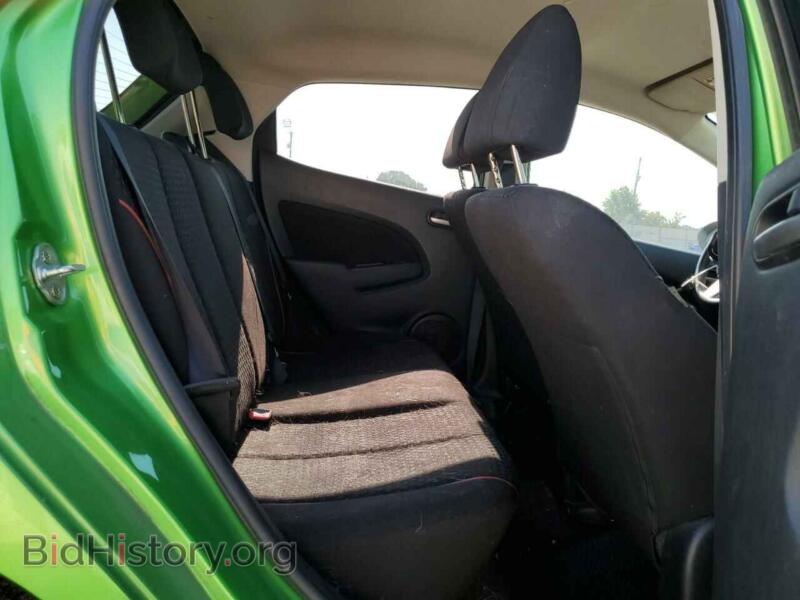 2011 Mazda 2 (VIN JM1DE1HY6B0125462) — фото 10 из 12