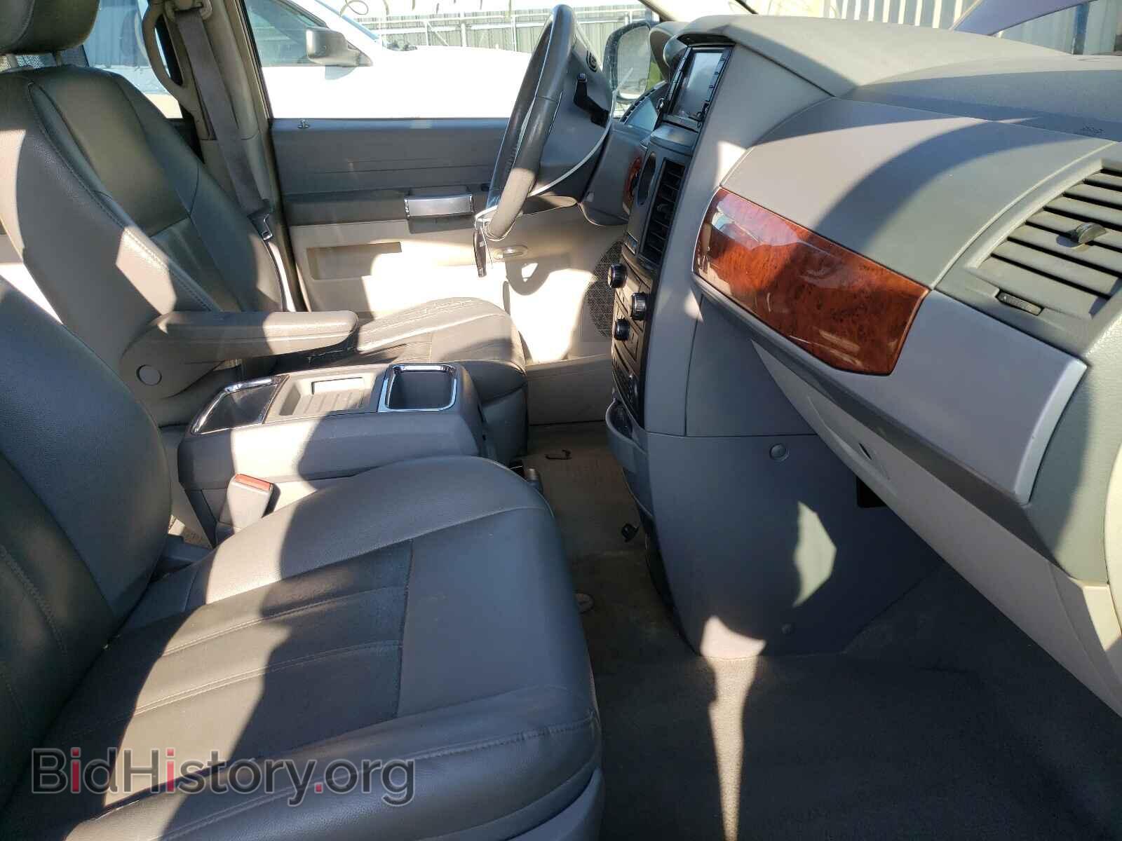 2008 CHRYSLER MINIVAN - VIN: 2A8HR54P58R684485 - Фото 5