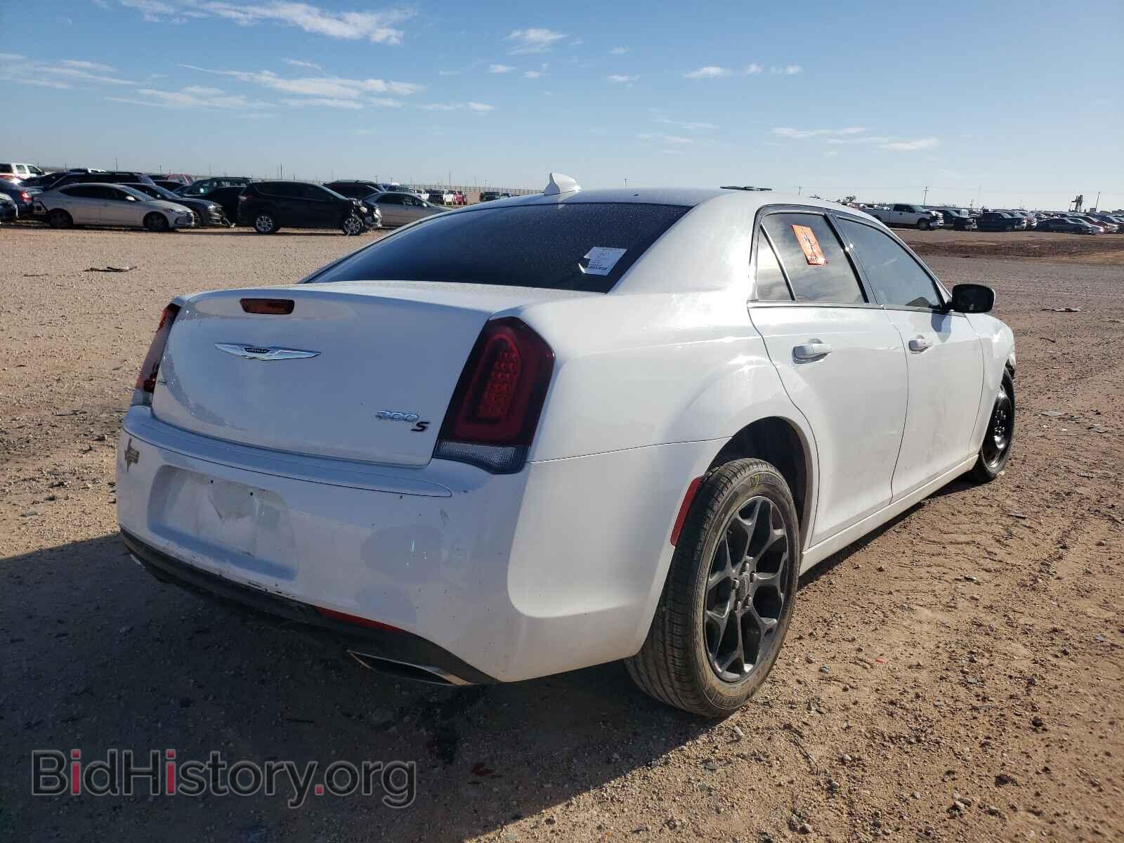 2019 CHRYSLER 300 - VIN: 2C3CCAGG9KH632172 - Фото 4