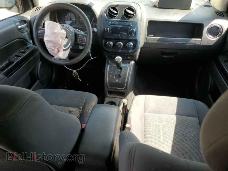 2011 Jeep COMPASS (VIN 1J4NT1FB9BD160167) — photo 8 of 12