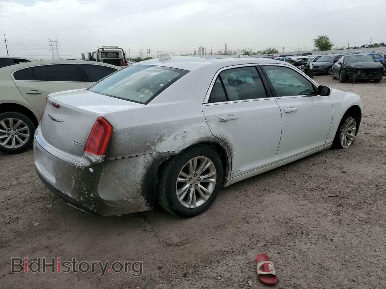 2016 CHRYSLER 300 - VIN: 2C3CCAAG5GH233985 - Фото 3