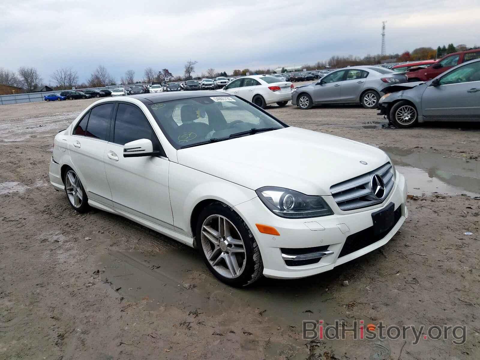 Photo WDDGF8BB3CF937457 - MERCEDES-BENZ C CLASS 2012