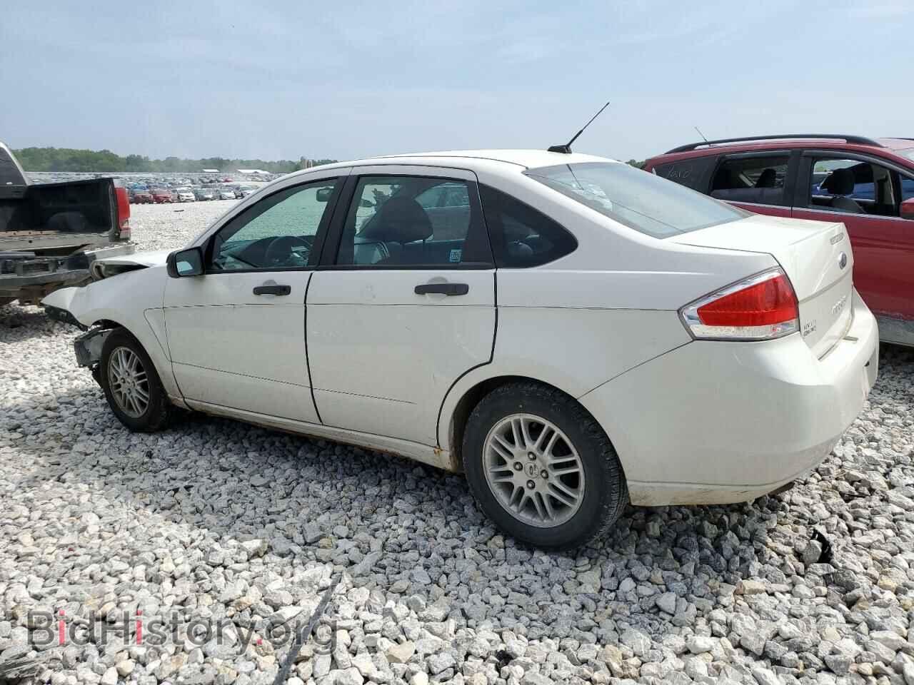 2011 FORD FOCUS - VIN: 1FAHP3FN1BW204105 - Фото 2