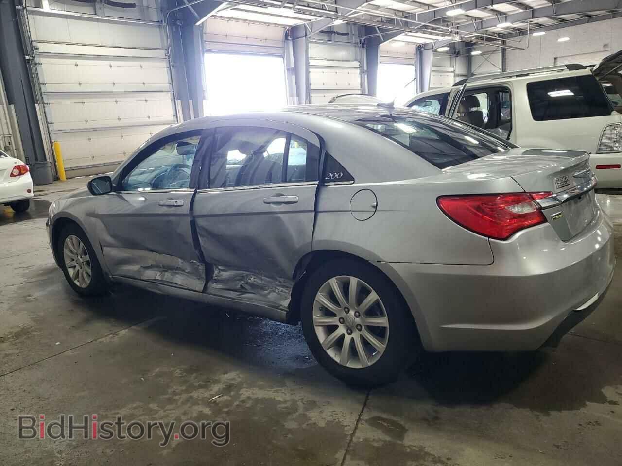 2013 CHRYSLER 200 - VIN: 1C3CCBBG0DN532226 - Фото 2