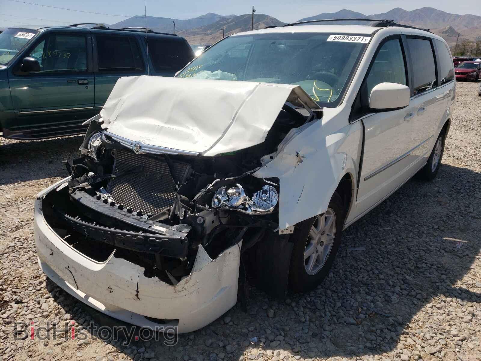2010 CHRYSLER MINIVAN - VIN: 2A4RR5D13AR104321 - Photo 2
