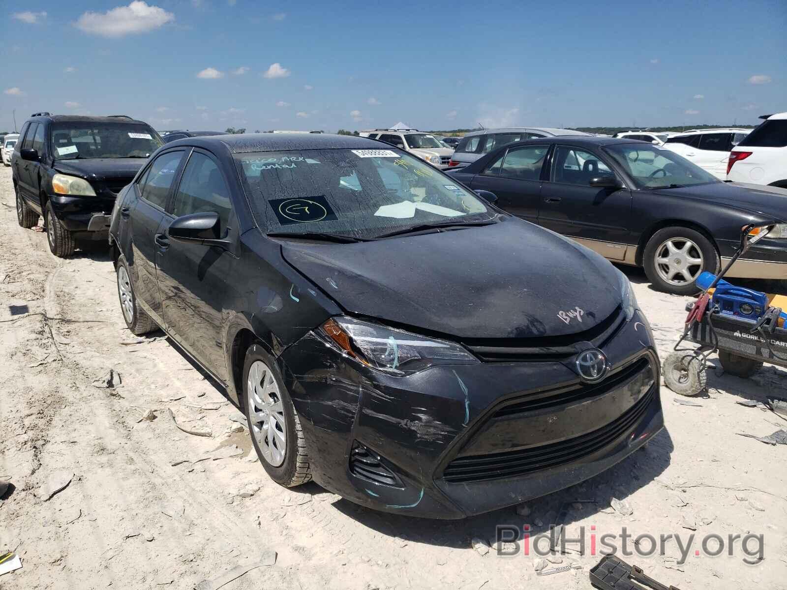 Photo 5YFBURHE0HP590980 - TOYOTA COROLLA 2017