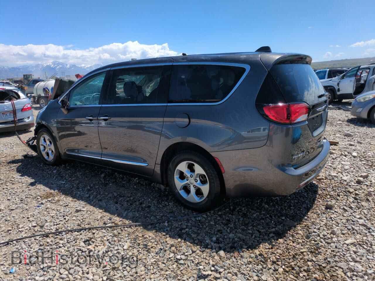 2017 CHRYSLER PACIFICA - VIN: 2C4RC1EG1HR727465 - Photo 2