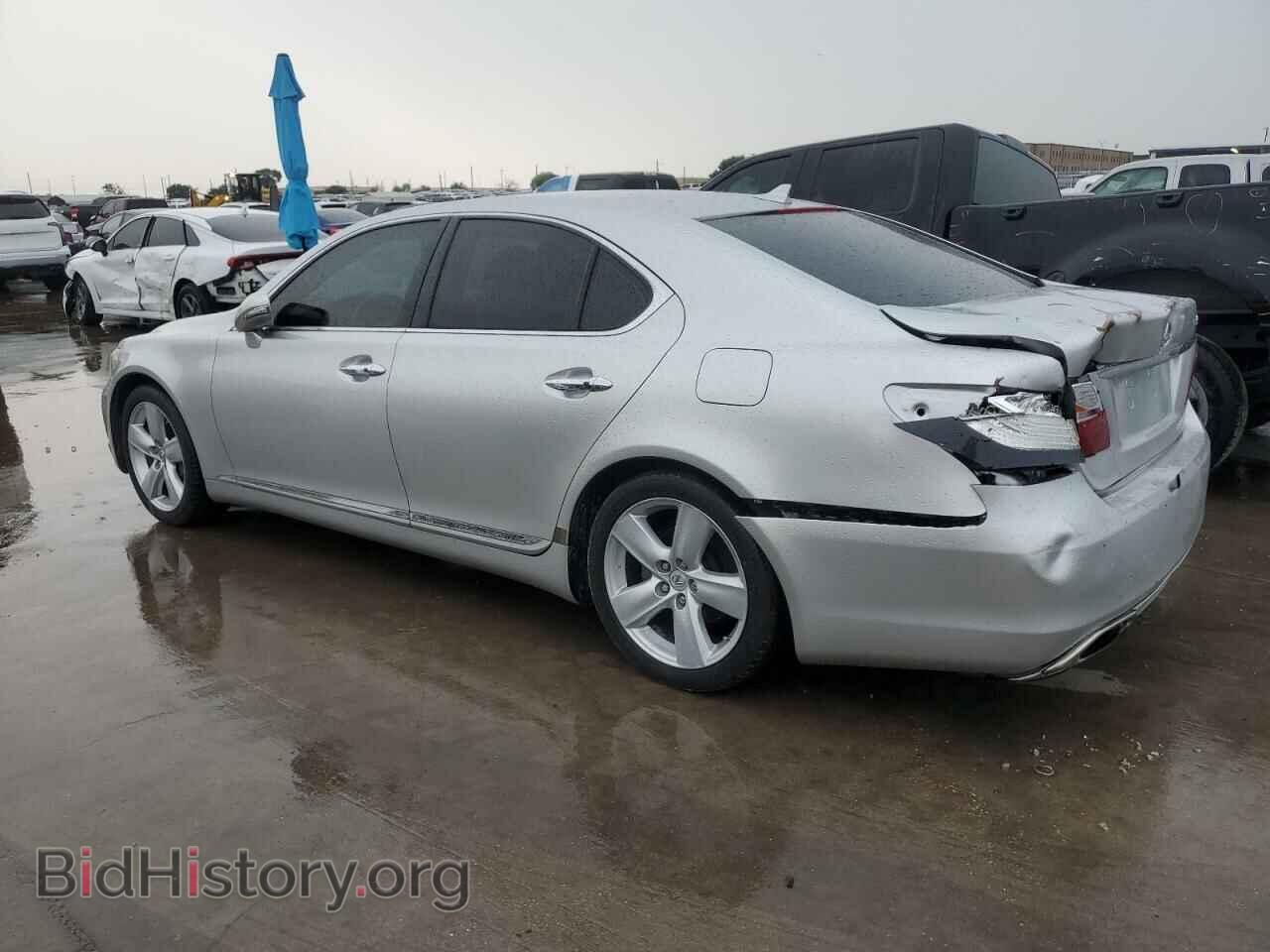 2011 LEXUS LS460 - VIN: JTHBL5EF0B5106396 - Photo 2