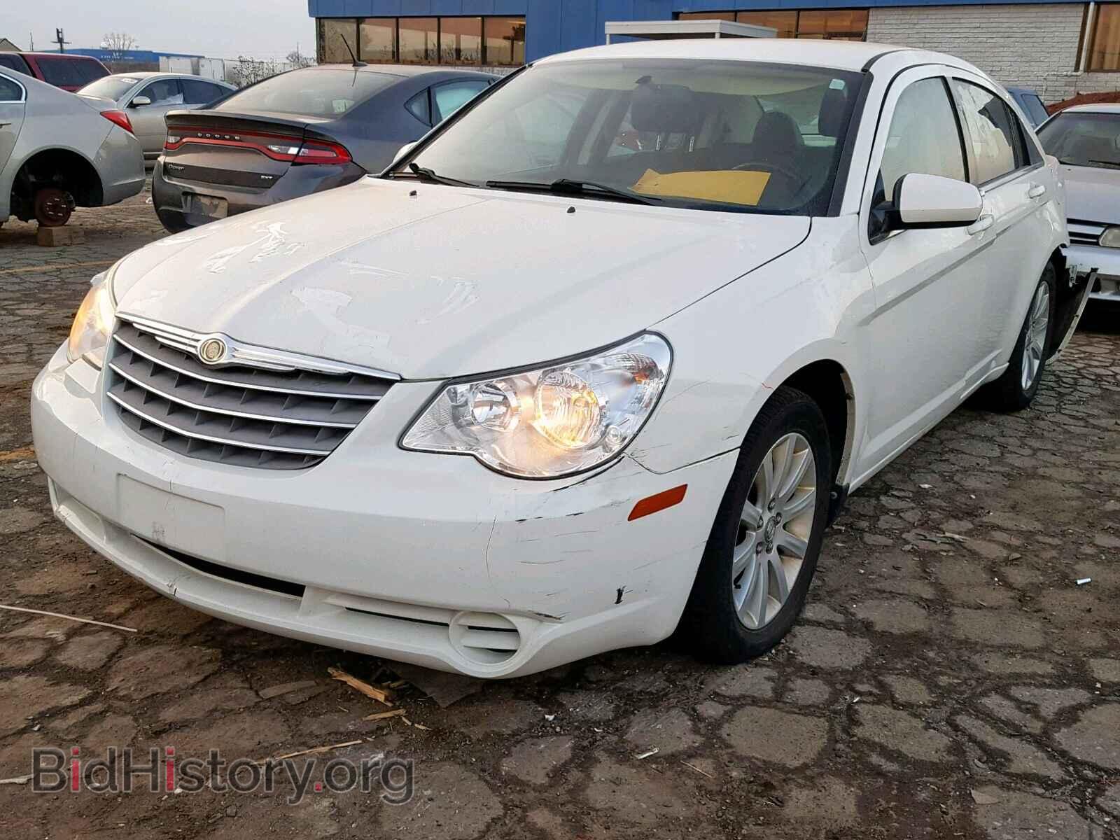 2010 CHRYSLER SEBRING - VIN: 1C3CC5FB1AN227216 - Фото 2