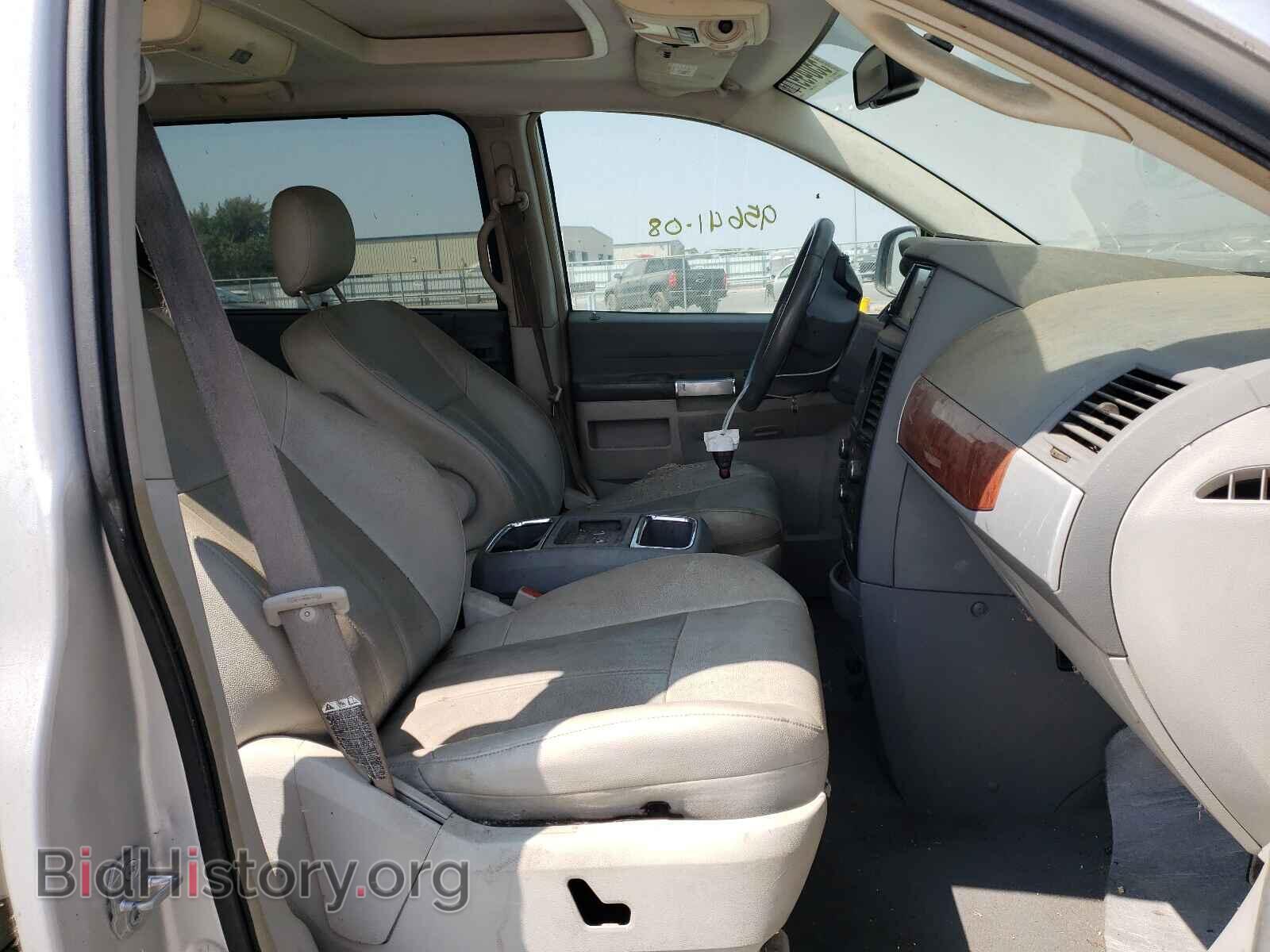 2008 CHRYSLER MINIVAN - VIN: 2A8HR54P08R663320 - Photo 5