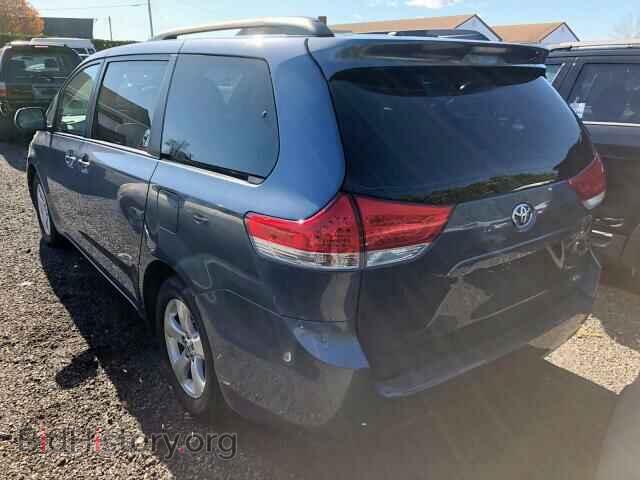 2013 TOYOTA SIENNA LE - VIN: 5TDKK3DC8DS336300 - Фото 4
