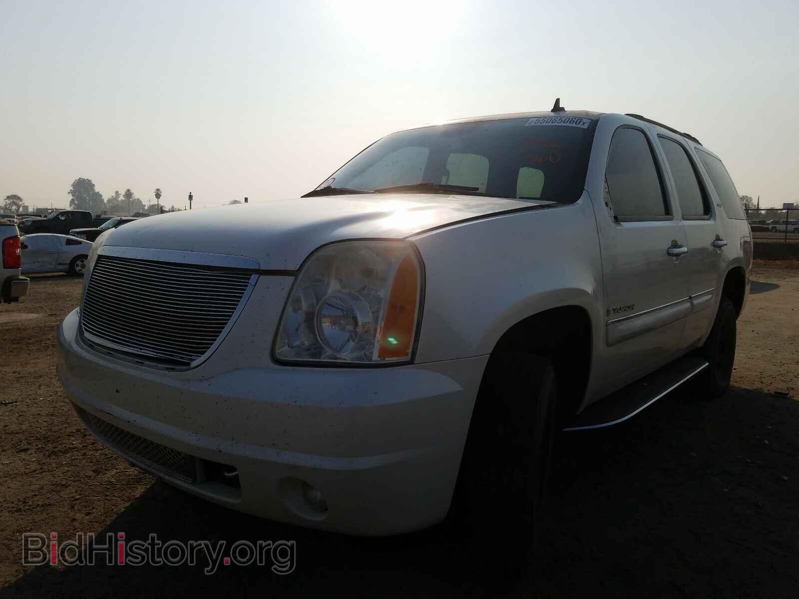 2008 GMC YUKON - VIN: 1GKFC130X8R207445 - Фото 2
